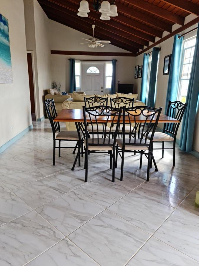 Breezy Apts Saint Philip Buitenkant foto