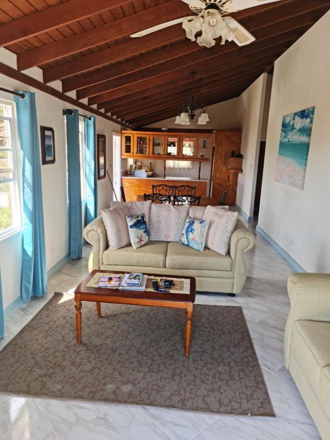 Breezy Apts Saint Philip Buitenkant foto