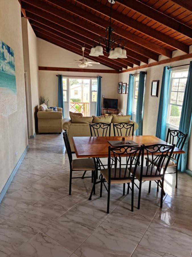 Breezy Apts Saint Philip Buitenkant foto