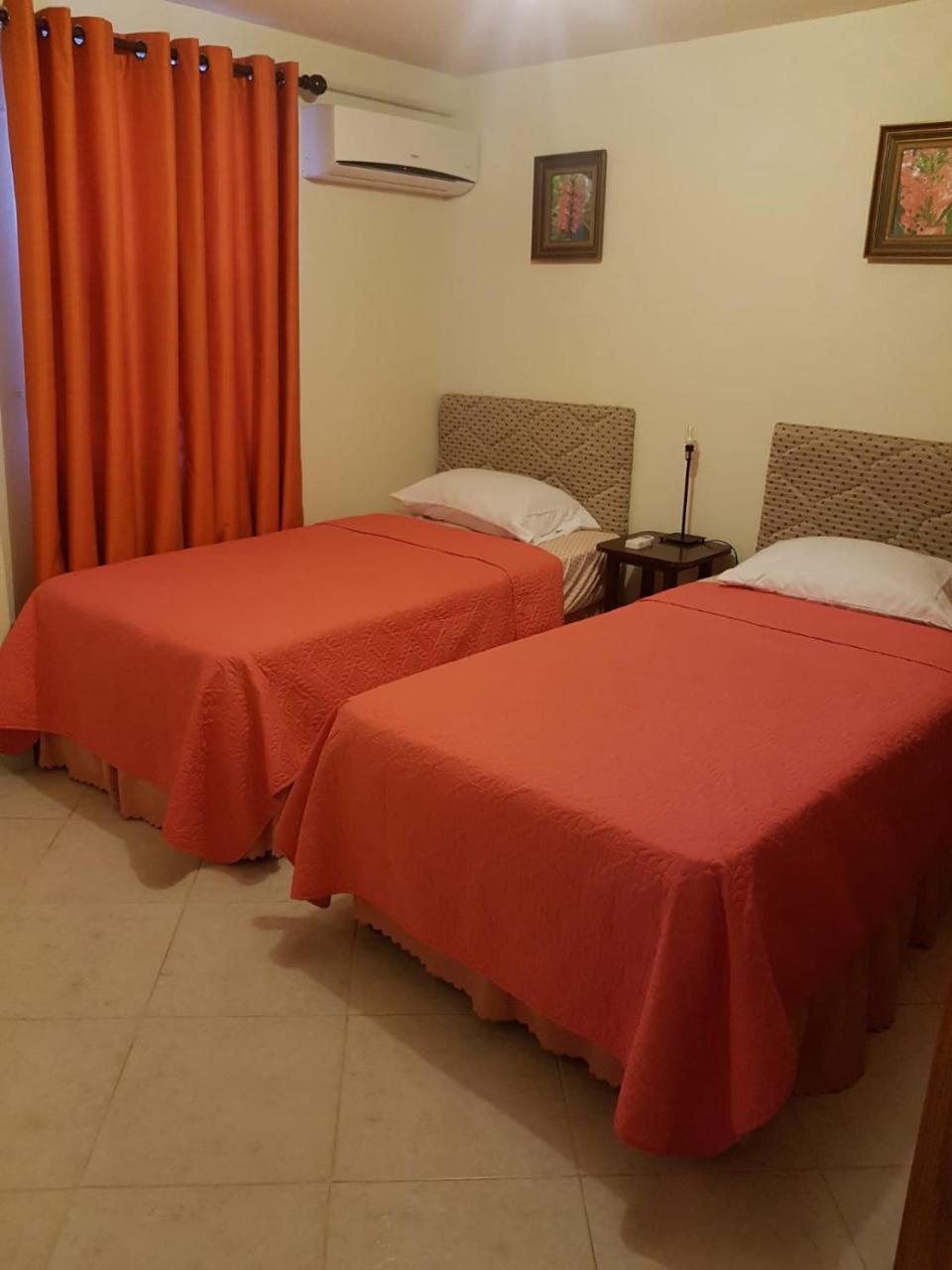 Breezy Apts Saint Philip Buitenkant foto